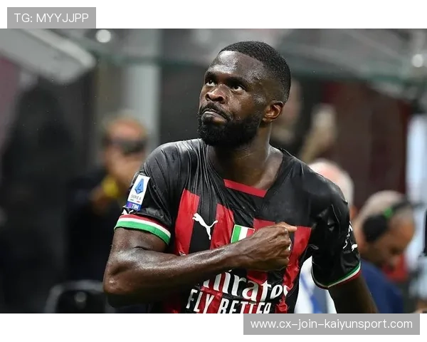 AC米兰锋线在比赛中不断制造威胁 AC米兰锋线在比赛中不断制造威胁