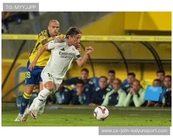 皇马多次抢断发起反击，维尼修斯劲射被门将托出