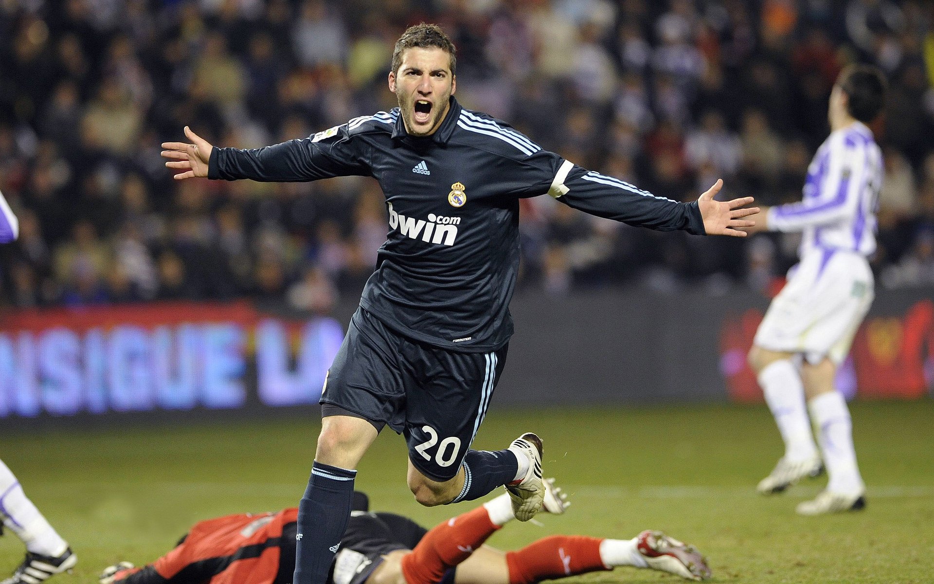 英超焦点战利物浦主场战平曼城，萨拉赫关键破门当选全场最佳，英超联赛 利物浦